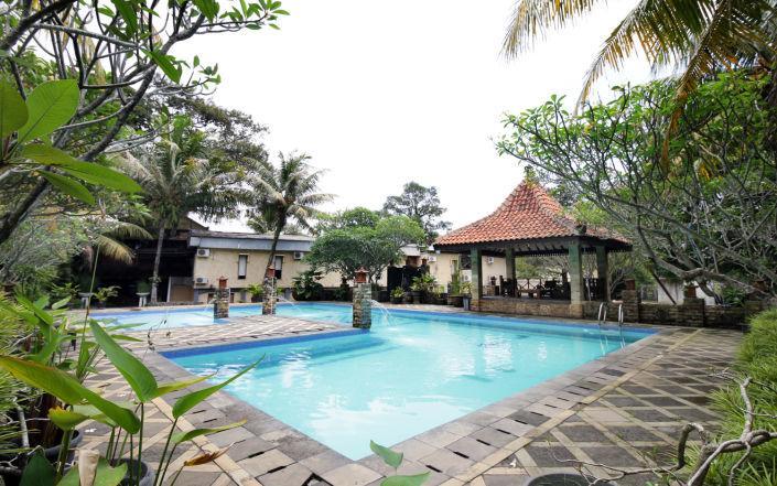 Desa Gumati Resort Sentul Bogor Exterior photo
