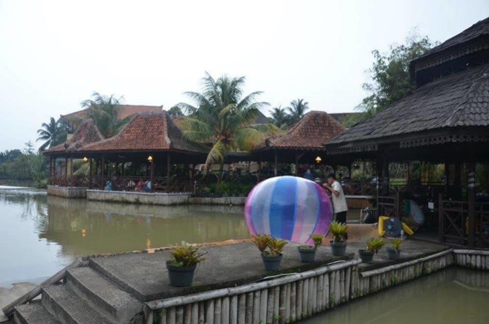 Desa Gumati Resort Sentul Bogor Exterior photo